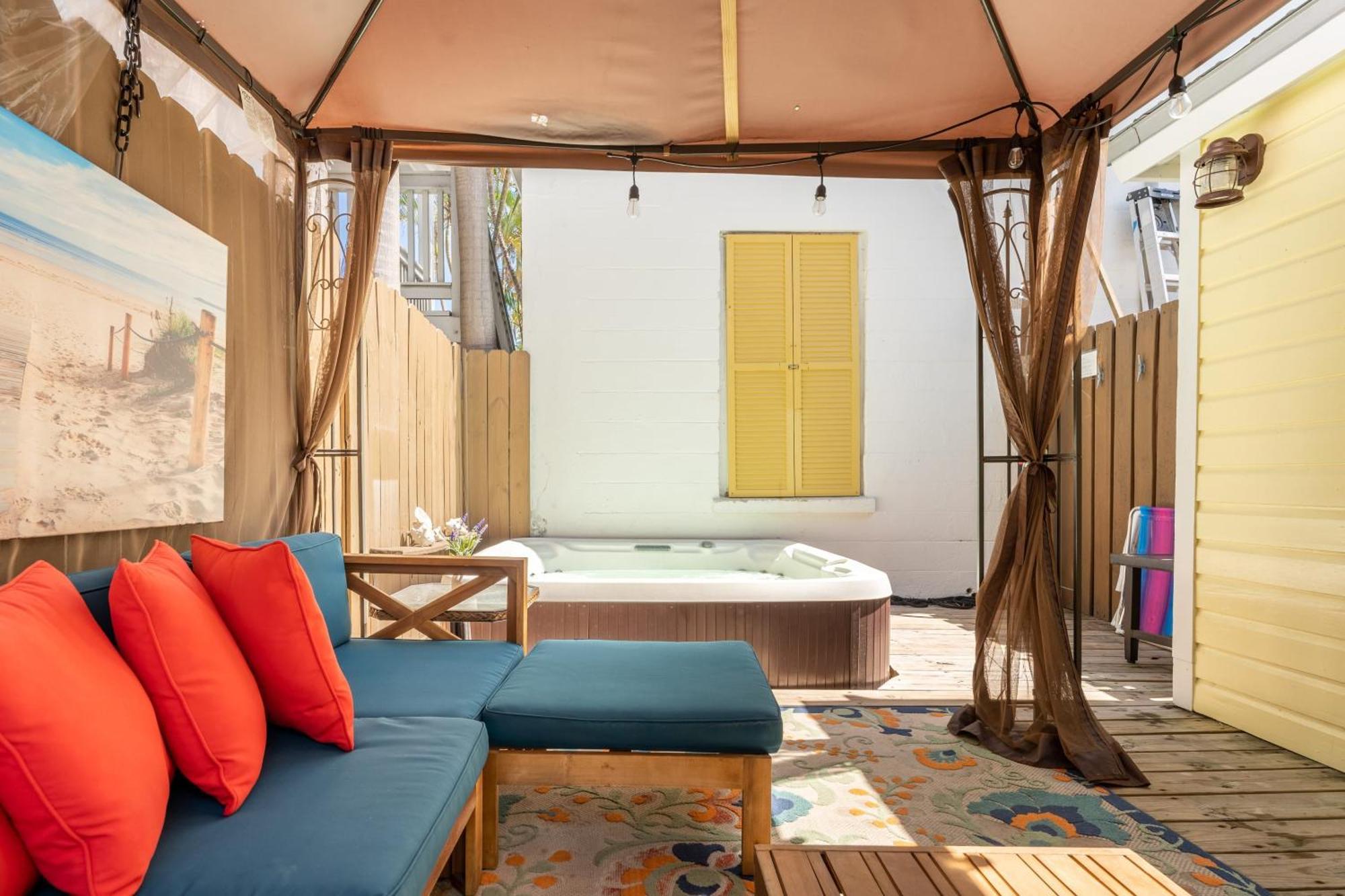 Casita De Catherine By Avantstay 1 Block To Duval St W Hot Tub Hébergement de vacances Key West