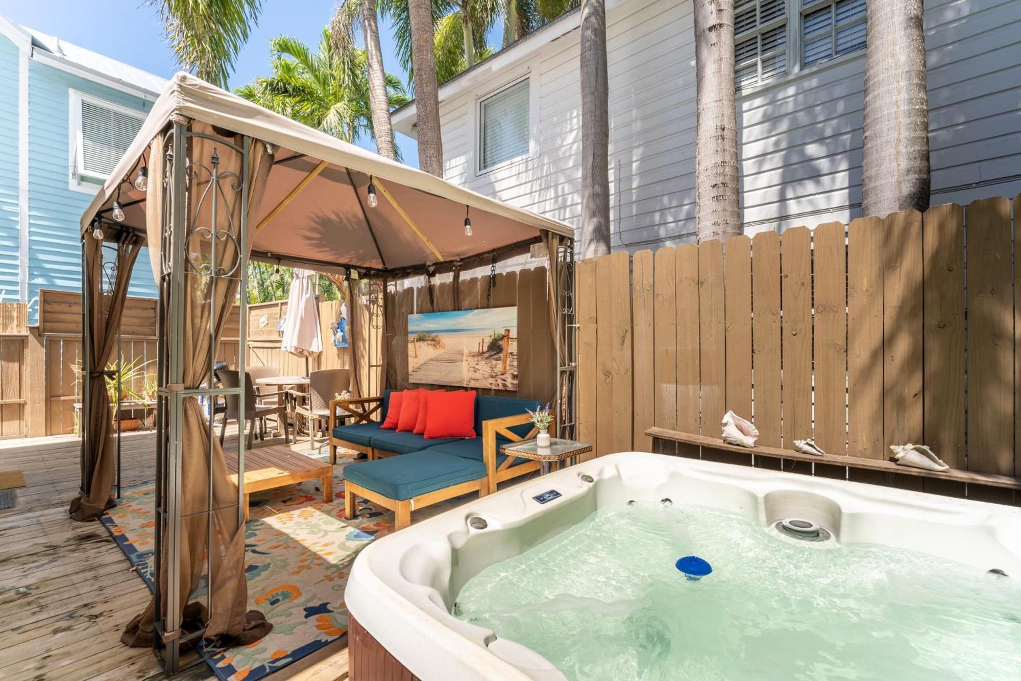 Hébergement de vacances Casita De Catherine By Avantstay 1 Block To Duval St W Hot Tub *